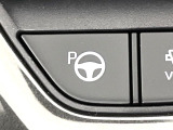 【駐車支援システム】駐車スペースを検知し、スムーズな駐車をアシスト。狭いスペースへの駐車など、駐車に自信の無い方におすすめの機能です♪