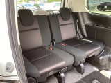 1列目から3列目まで広々大空間です。3列目シートは荷物が多い時や不要な時はアレンジして荷室として使用することが可能で便利に使えます。