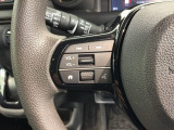 ステアリングにオーディオ操作スイッチが付いています。オーディオ画面に直接タッチしなくても操作が出来ますので、運転に集中できます。