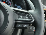 ◆アダプティブクルーズコントロール◆予め設定した車速内でクルマが自動的に加減速。前走車との適切な車間距離を維持しながら追従走行します。【LKAS】車線維持支援システムでステアリング操作を支援。