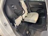 後席をはね上げれば、「もうひとつの荷室」が生まれます。