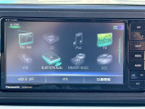 AM/FMチューナーをはじめBluetooth対応、CD/DVD、フルセグチューナー付きです。