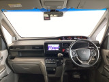フロントガラスが大きく、ワイドな視界で運転もしやすくなるように設定されています。