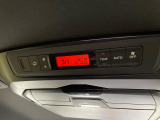 【リアオートエアコン】広い後部座席には必須の機能!風量や温度を自動で調整し前席と同様な車内環境にしてくれるリアオートエアコンを装備。夏の暑さも冬の寒さもストレスなく快適にお過ごしいただけます♪