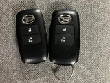 電子カードキーを携帯していれば、ドアハンドルやバックドアのリクエストスイッチを押すだけでドアの施錠・解錠が出来ます♪もちろん 遠隔操作も可能です!盗難防止のイモビライザー機能装備ですよ ☆