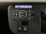 電動パーキングブレーキを装備しています☆パーキングブレーキが足踏み式や手引き式ではなく電動で行うことができます☆設定でシフトをパーキングに入れると自動でパーキングをかけるようにできます☆