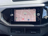 スマートフォン用アプリ[Apple CarPlay][Android Auto]対応の純正ナビ Discover Media を装備、ラジオのほか、USB、Bluetoothハンズフリー通話にも対応。