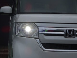 LEDヘッドライト搭載でしっかり明るく照らしてくれるので、夜間走行や不慣れな道でも安心です。