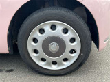 【純正ホイール】純正設計ならではの美しいデザインと精密な仕上げで、車両全体のスタイリングを引き立てます。