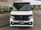 お客様に安全で快適なカーライフをお送りいただくために、中古車にも高いレベルの品質基準を設け、その基準に従って、全ての中古車について納車前整備を実施しています。