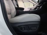 パワーシート搭載。微妙な調整が手軽にでき、ピッタリなポジションで運転することが可能です。