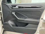 Volkswagen独自の4MOTIONが高い走行安定性を実現。雨天や雪道でも安心感のあるドライブをお楽しみいただけます。