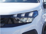 【ヘッドライト】省電力で長寿命の明るく運転しやすいLEDヘッドランプです。明るく照らすので暗い夜道からお客様を守ってくれます。