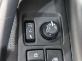ドアミラーは電動格納式です。