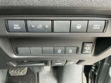 両側ハンズフリーオートスライドドアついています。足をかざすだけでドアが開けれます