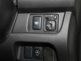 便利な電動格納ドアミラー装備です。