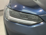 LEDヘッドライトは、点灯の瞬間から最大光量を発揮し、突然暗くなるトンネルなどでの安定感を高めます。