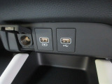 便利な充電用USBジャックも付いています。