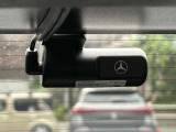 メルセデス・ベンツの定める厳しい基準をクリアしたお車のみをご案内させて頂きます。納車前整備はメーカー規定に基づき最大100項目にも及ぶ点検を熟練のメカニックによって行いご納車させて頂きます。