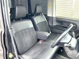 運転席シート廻りは使用感も少なく、良好な状態となっています。丁寧に使われていたことがよくわかりますね。