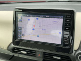 【日産純正の大画面ナビゲーション!】遠くへのお出かけする際の心強い味方です!自車位置の確認はもちろん、Bluetooth接続や機能も充実。大きな画面で各操作もしやすく安心です。