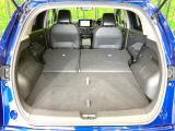 後席を格納すると、これだけの広さが!シーンに合わせたシートアレンジで、大きな荷物も積むことが出来ます♪