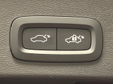 ●電動リアゲート:ワンタッチでリアゲートの開閉ができ、両手が塞がっている状態でも簡単に開閉ができる便利機能です。