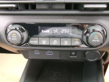 快適オートエアコン付♪設定温度をキープし車内を快適な温度に保ちます♪