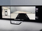 360&deg;ビューモニターを搭載しています。パーキングセンサーと合せてお使いいただくことで、安全、安心にお車の取り回しを行っていただけます。