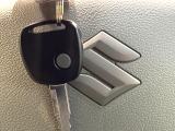【キーレス】少し離れた場所からでもボタン一つでドアの開錠・施錠ができるのでとっても便利!ドアの鍵穴周りに傷をつけることもありません♪