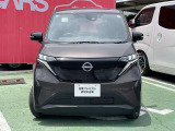 サクラは小さく回れて、広い視界で良く見える!なので運転がし易い!!ニッサンのフロントロゴにはライト付き!ロゴが浮かんで見えてお洒落♪