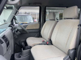 車両入庫時には外装磨きと内装クリーニングを実施しております。納車前にも実施いたしますので、綺麗に快適にお乗りいただけます。