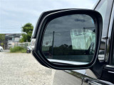 車線変更時の危険をお知らせする「ブラインドスポットモニター」を搭載。