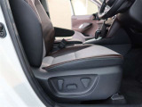 パワーシート搭載。微妙な調整が手軽にでき、ピッタリなポジションで運転することが可能です。