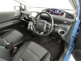 シンプルで使いやすいデザインの運転席です。
