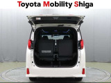 サ-ドシ-トを跳ね上げると荷室スペ-スに早変わりします。