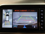 パノラミックビューモニター付きです。車両を上から見たような映像をディスプレイオーディオ画面に表示。運転席からの目視だけでは見にくい、車両周辺の状況をリアルタイムでしっかり確認できます。