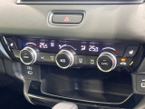 【左右独立型フルオートエアコン】運転席と助手席でそれぞれお好みの温度に設定可能。同乗者にも配慮した、快適な空調をお届け致します。