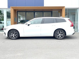 購入後は全国のVOLVO正規ディーラーにてアフターサービスをお受けいただけます。定期点検サービス、延長保証などの有料サービスも手厚くご用意しておりますので、ご不安事はお気軽にご相談下さい。
