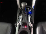 本革巻きシフトノブ+サテンメッキ加飾&電動パーキングブレーキ