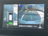 アラウンドビューモニター装備!空から見ているような映像によって不慣れな場所での車庫入れや縦列駐車等はもちろん狭い道でのすれ違いも安心♪