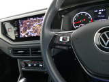 設定したスピードを上限に自動で加減速をし、一定の車間距離を保つ事で長距離運転の疲労を軽減する【ACC】が装備。