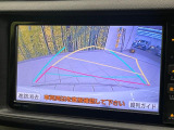 【バックカメラ】駐車時に後方がリアルタイム映像で確認できます。大型商業施設や立体駐車場での駐車時や、夜間のバック時に大活躍!運転スキルに関わらず、今や必須となった装備のひとつです!