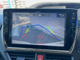 【バックカメラ】駐車時に後方がリアルタイム映像で確認できます。大型商業施設や立体駐車場での駐車時や、夜間のバック時に大活躍!運転スキルに関わらず、今や必須となった装備のひとつです!