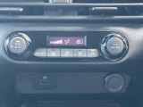 オートエアコンで温度調整も楽チン!四季を問わず快適に運転することが出来ます。