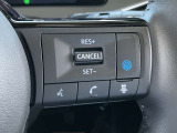 プロパイロット搭載車です。高速道路や自動車専用道路での運転サポート機能です。長距離ドライブ時に重宝します。