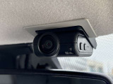 ドライブレコーダー付きで前方だけでなく車室内も録画できるので万一のとき記録に残せて安心です。