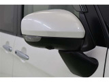 バイカラーでお洒落なウインカーミラーです。ウインカーミラーはお洒落なだけでなく、対向車や歩行者からの視認性が良く安全性が向上し、事故防止にもつながります。