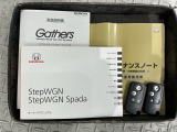 スマートキーは鍵をバッグに入れたままでもドアロックの開閉やエンジンのON・OFFができます。夜間や雨の日も鍵を探さなくて良いので便利です。