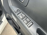 駐車の際などに便利な電動格納ミラー装備!